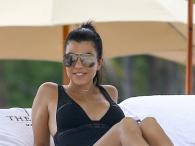 Kourtney Kardashian pokazała pośladki na plaży